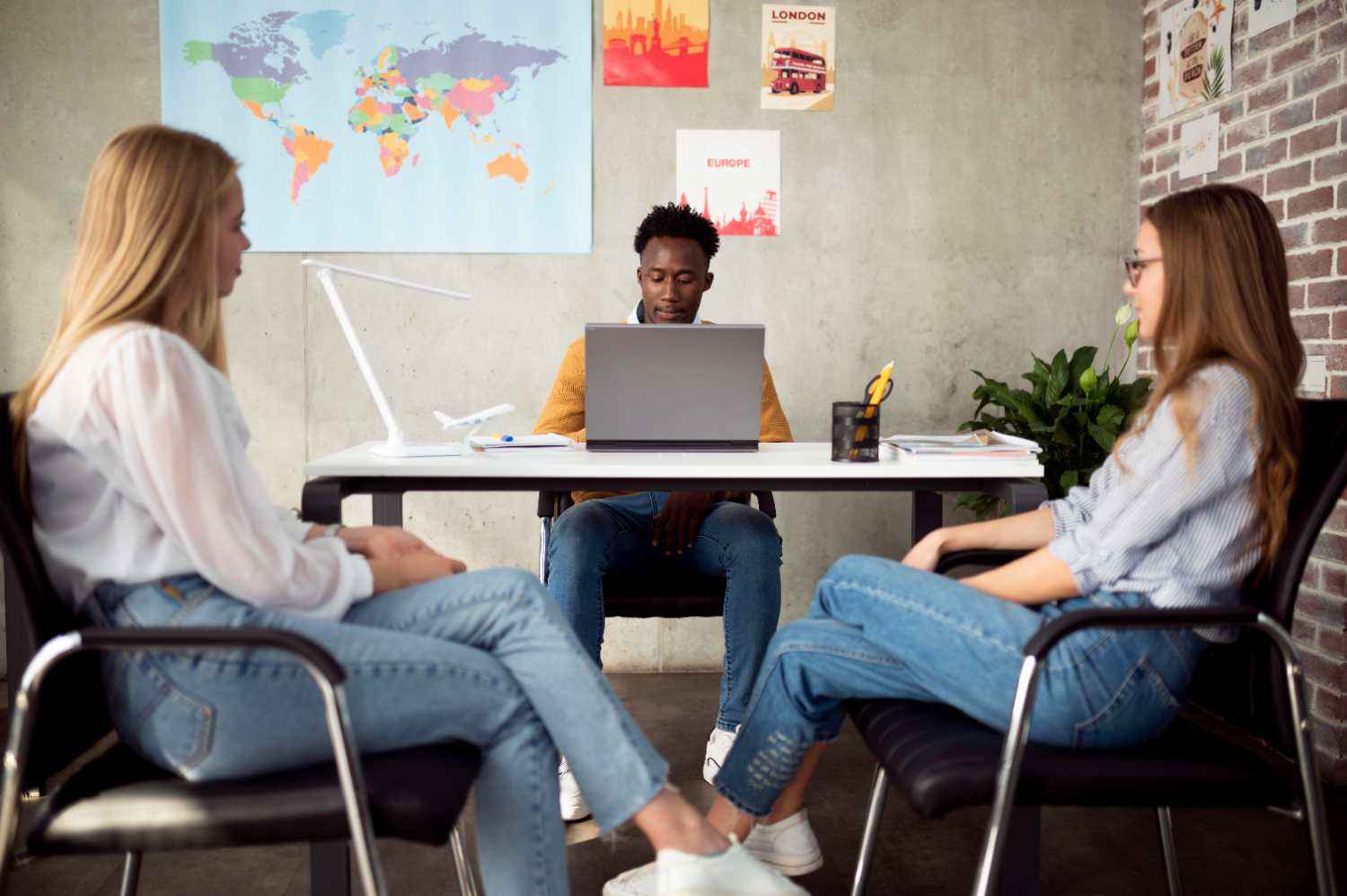 Read more about the article The Future of International Hiring: Trends and Opportunities